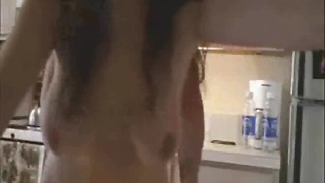 Savršeno obrijana pička ove atraktivne plavuše Cindy Hope jebe se